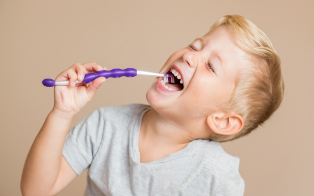 when should kids start using toothpaste